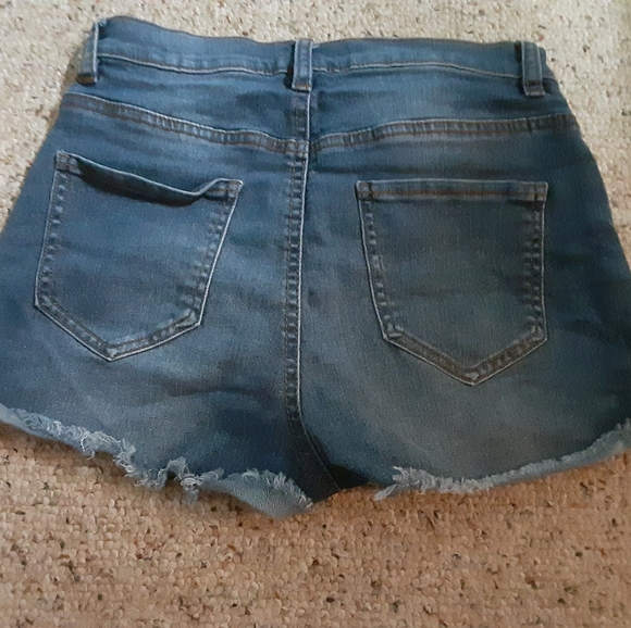 Shorts - Picture 2 of 3